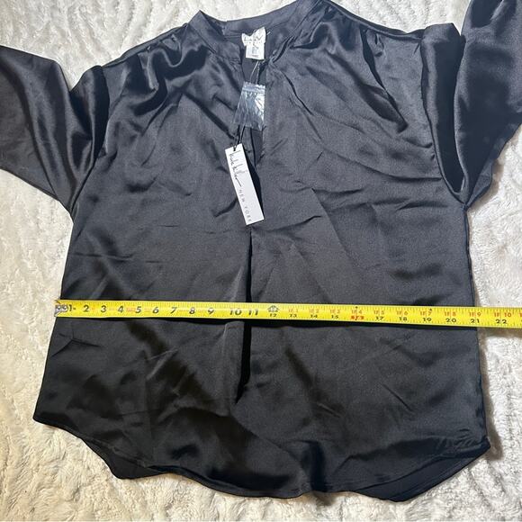 Nicole Miller Size Large Black V-Neck Career Blouse Top Neutral Basic Business - Picture 9 of 9